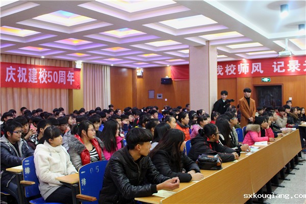 会场座无虚席.JPG