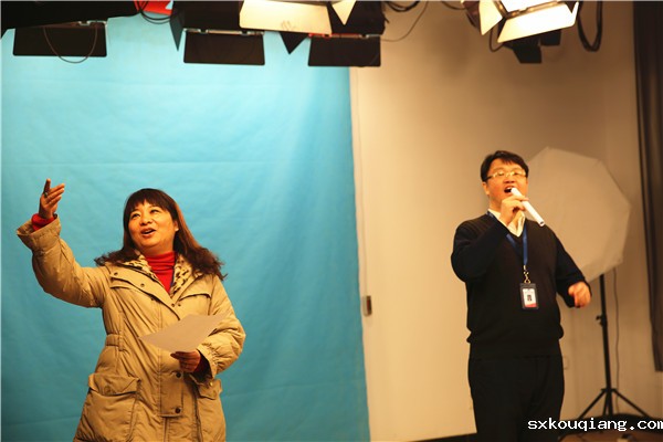 校党委书记张凯、副校长于蓉节目歌曲”康定情歌“.JPG