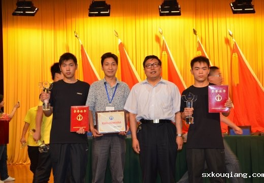 支德银校长与我校参加全国职业院校技能大赛中职组智能楼宇项目国家级一等奖获得者