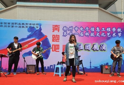 社团展示——音乐社团表演激情摇滚音乐