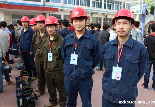 我校选手整齐着装严阵以待