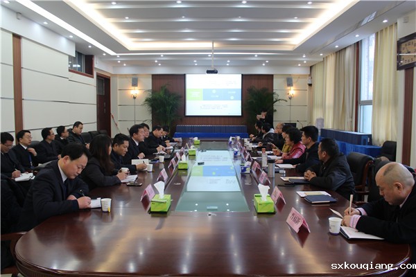 评估组一行与校领导、中层干部进行座谈.JPG