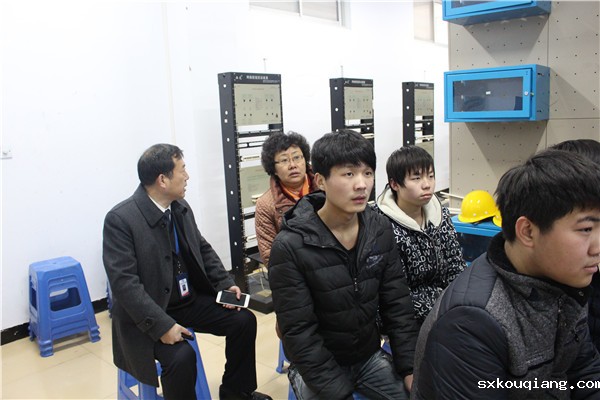 邢主任在李校长陪同下随堂听课.JPG