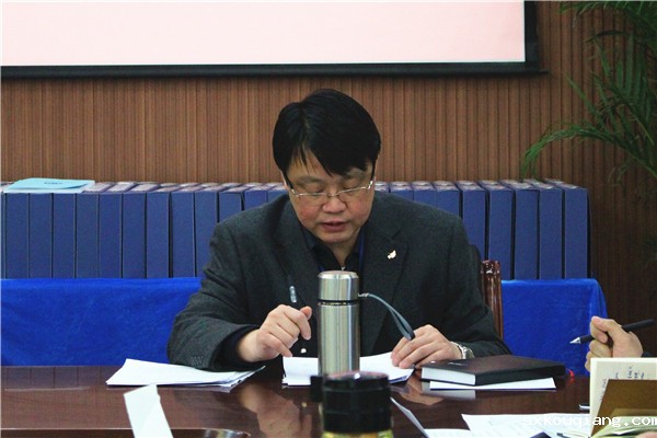 校党委书记主持会议.JPG