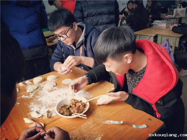 4 包饺子.jpg