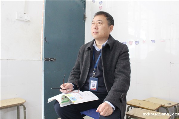 1 李京辉校长听课.jpg
