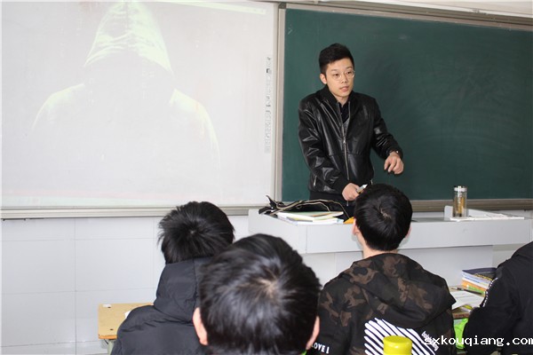 2 黄硕老师讲授中小型网络构建与管理.JPG