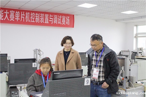 2钟海云副处长关注参赛选手.jpg