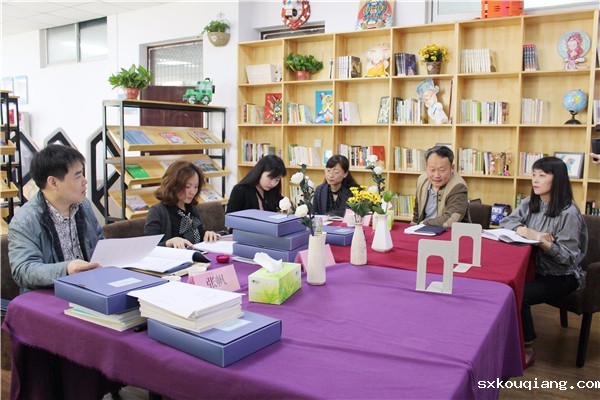 1郑州市中小学师德师风建设工作专项督导第四督导组到雷竞技最新开展督导工作.JPG