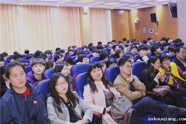 7热泪盈眶的师生.jpg