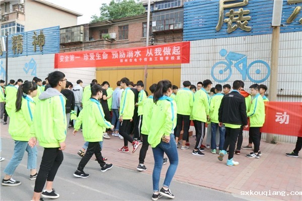 2学生签字.jpg
