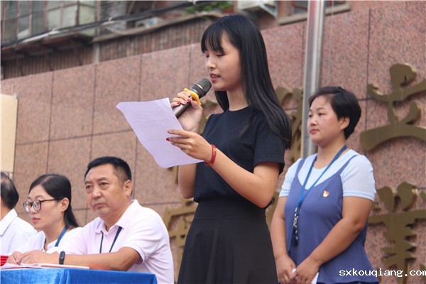 3学生代表张桓荣发言.JPG
