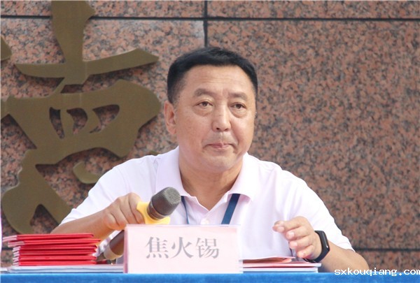 9焦火锡副校长宣读社会实践先进个人名单.jpg