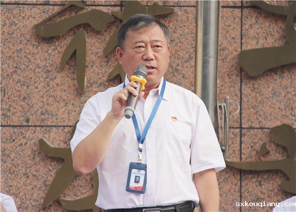 12李京辉校长用三个故事开启“开学第一课”.jpg