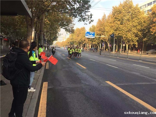 3为运动员加油.jpg