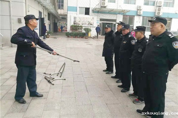 时队长讲解防爆器材使用方法1.jpg