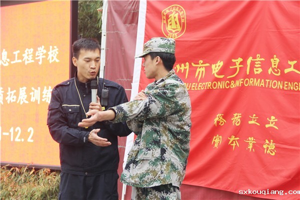 2 教练与学生互动.JPG