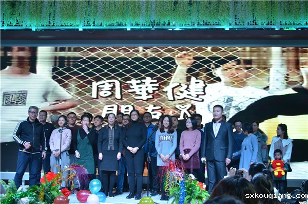 32 压轴合唱《朋友》.JPG