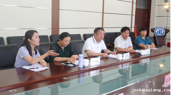 学校领导参加家委会成立仪式.png