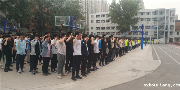 3在校师生共同宣誓“珍爱生命 预防溺水”.jpg