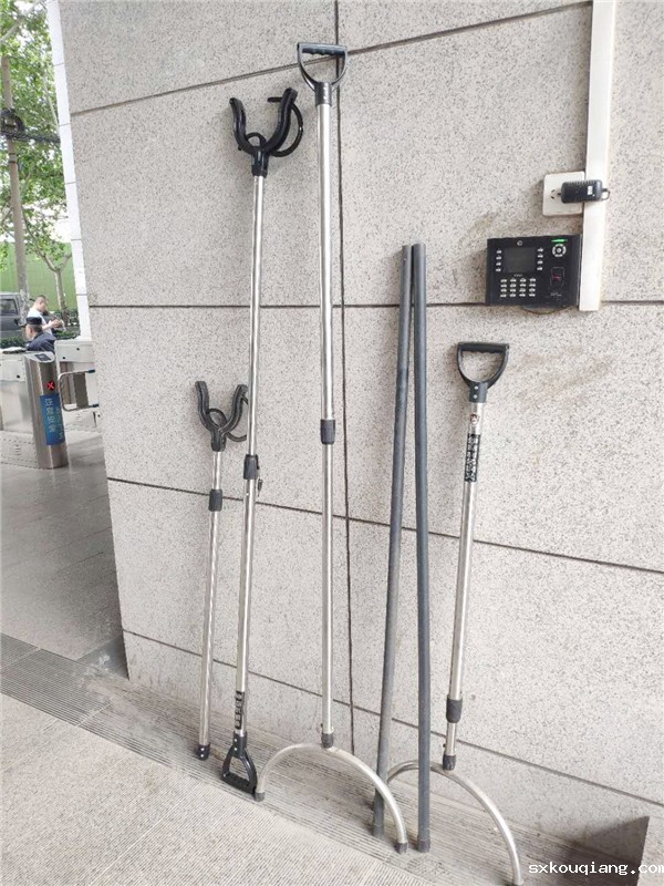 防暴钢叉更新到位.jpg