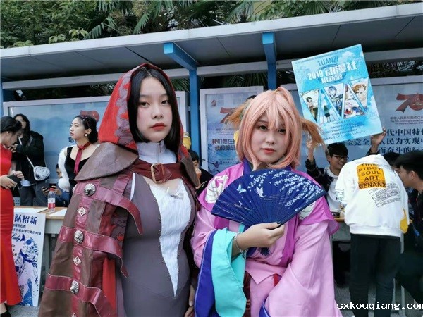 2动漫社成员服装展示.jpg