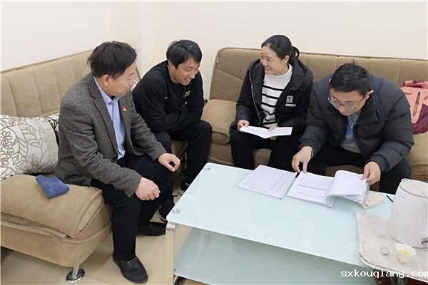 9 听取工作汇报、查看文字资料.jpg