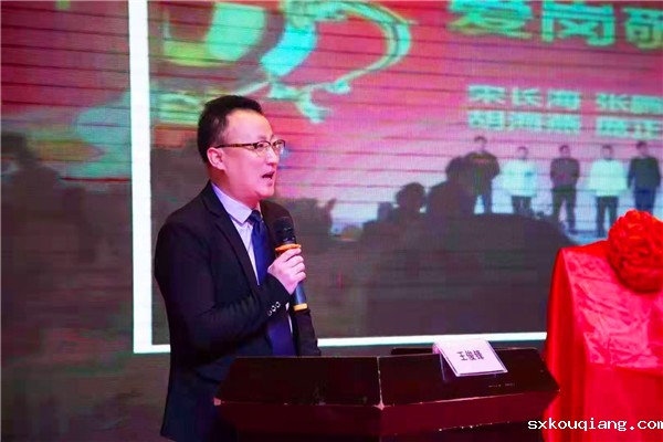 签约仪式主持人王俊锋.jpg