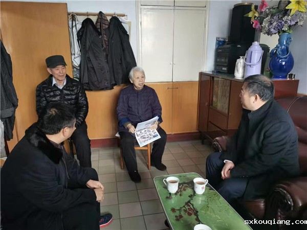退休老党员彭敏老师畅谈学校发展.jpg
