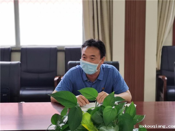 3.郑州市经济贸易学校纪委书记杨海燕领学文章 (2).jpg