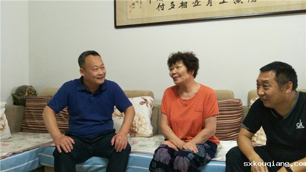 慰问杨桂英老师.jpg