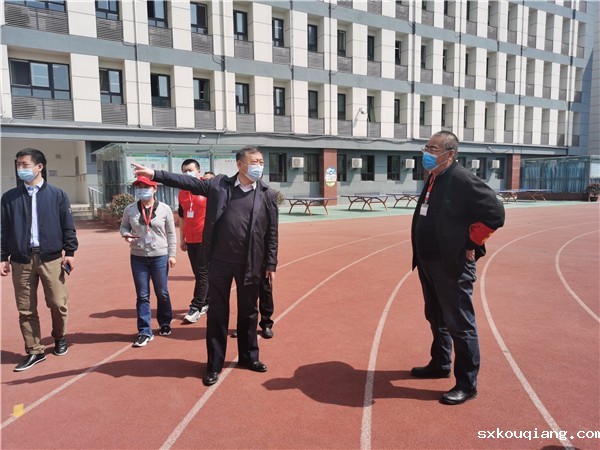 3十四中杨校长介绍学校疫情防控工作.jpg