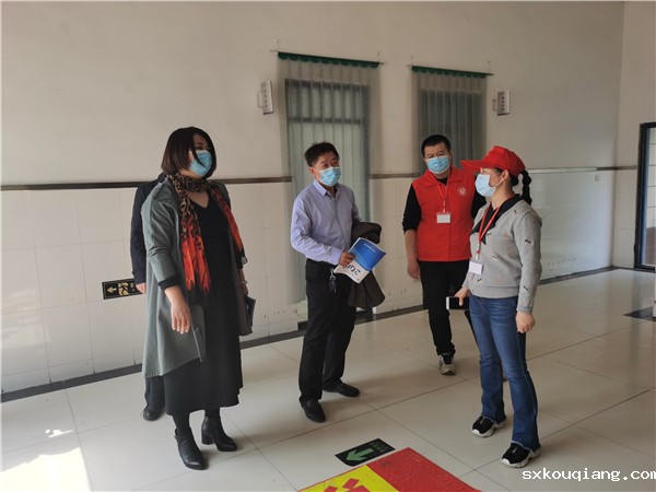 5十四中工会主席蒋潇介绍志愿者服务.jpg