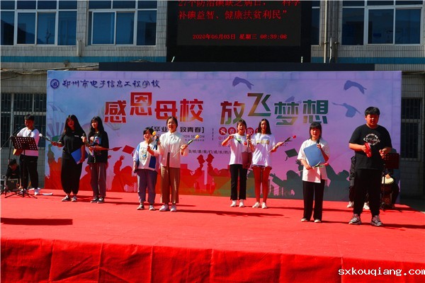 7 1834班师生合唱《再见》.jpg
