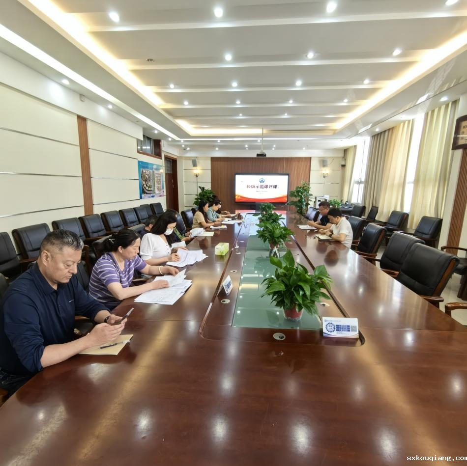 点评会上一一点评打分.jpg