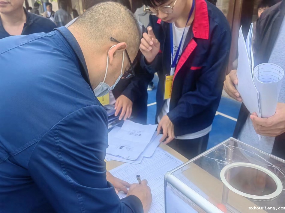 电子产品报到现场.jpg