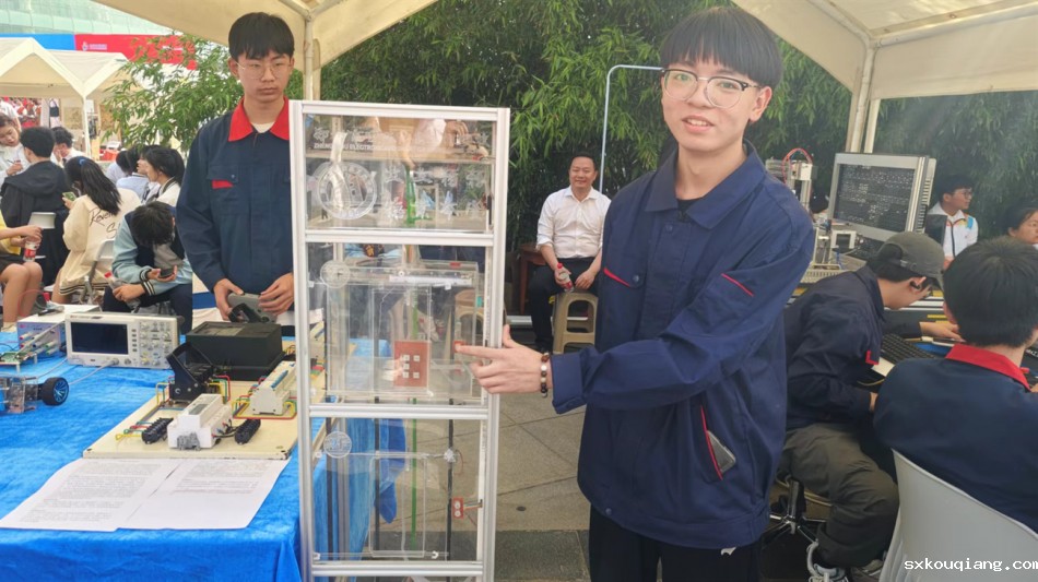 现代制造系电梯模型展示.jpg
