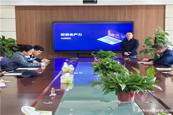 副校长李向伟作《新质生产力》专题讲座.jpg